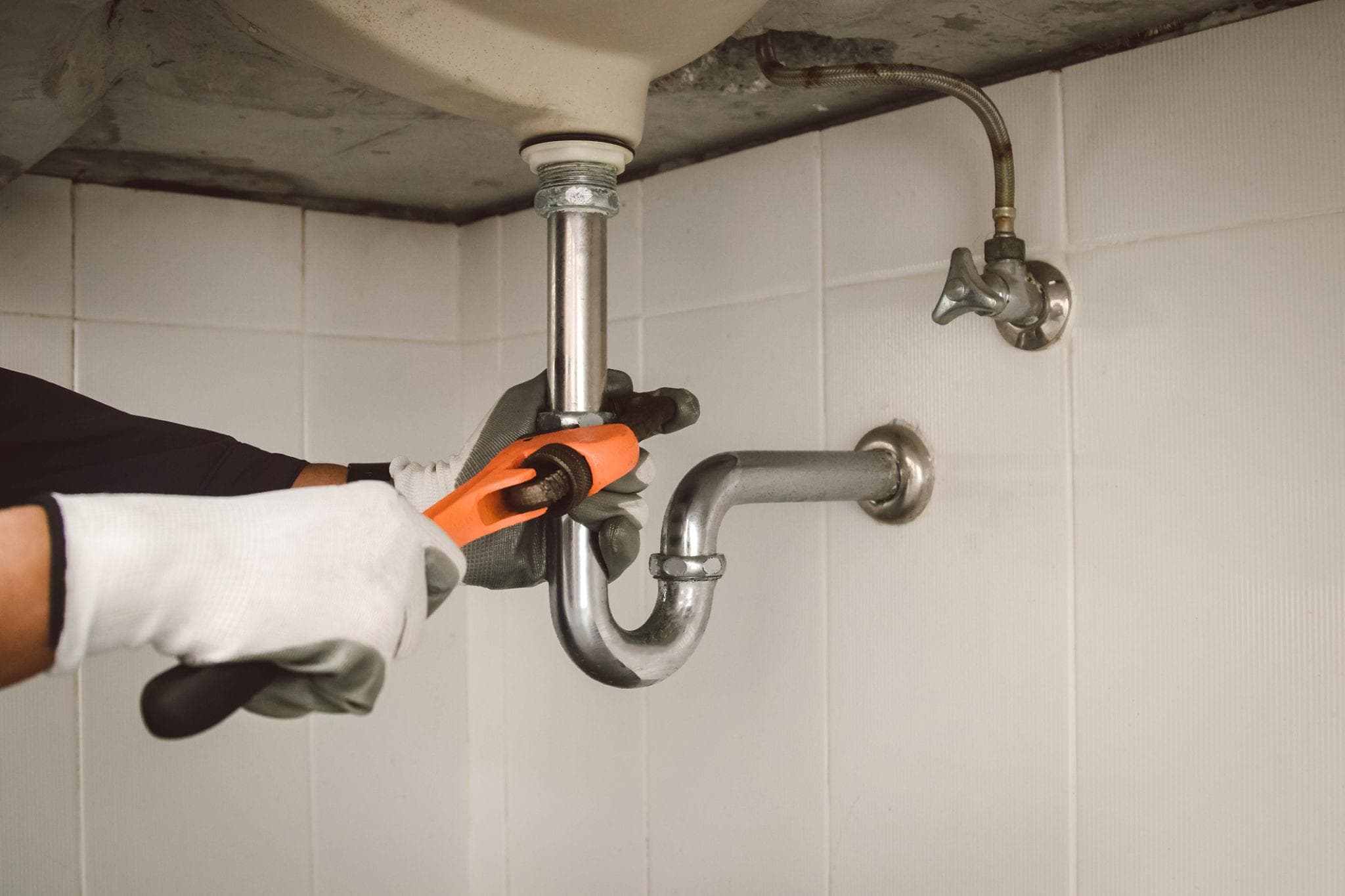 Leak detection and diagnostic equipment